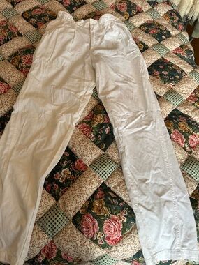 B—UNISEX White Chino Pants - Comfortable Everyday Fit
